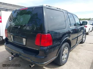 2006 Lincoln Navigator Luxury with VIN 5LMFU27536LJ25263, listed as a IAAI auction lot 41896990 with 278,954 mi miles. Bid and sale history available at carsss.com. Image 4.