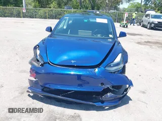 2022 Tesla Model 3 Long Range z VIN 5YJ3E1EB6NF106038, wystawiony jako IAAI lot #42214585 z przebiegiem 40 667 mil mil oraz . Historia ofert i sprzedaży dostępna na DreamBid. Obrazek 12.