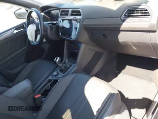 2023 Volkswagen Tiguan SE R-Line Black z VIN 3VV8B7AX7PM102793, wystawiony jako IAAI lot #42154788 z przebiegiem 15 061 mil mil oraz . Historia ofert i sprzedaży dostępna na DreamBid. Obrazek 5.