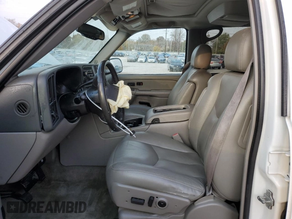 2004 Chevrolet Suburban LT z VIN 3GNEC16T04G275736, wystawiony jako Copart lot #41985385 z przebiegiem 215 292 mil mil oraz Nie do naprawy • Non repairable. Historia ofert i sprzedaży dostępna na DreamBid. Obrazek 7.
