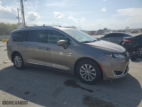 2018 Chrysler Pacifica Touring L with VIN 2C4RC1BG2JR234890, listed as a Copart auction lot 52686625 with 84,822 mi miles and Salvage Title. Bid and sale history available at carsss.com. Image 4.