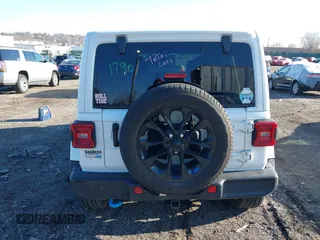 2023 Jeep Wrangler Sahara z VIN 1C4JJXP6XPW579817, wystawiony jako IAAI lot #41740203 z przebiegiem 19 716 mil mil oraz . Historia ofert i sprzedaży dostępna na DreamBid. Obrazek 16.