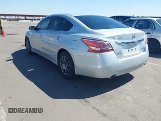 2013 Nissan Altima SV with VIN 1N4AL3AP9DN586463, listed as a IAAI auction lot 42099334 with 181,364 mi miles and . Bid and sale history available at carsss.com. Image 3.