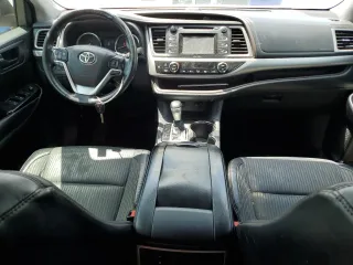 2015 Toyota Highlander LE Plus z VIN 5TDZKRFH6FS088643, wystawiony jako Copart lot #58066475 z przebiegiem 258 894 mil mil oraz Czysty tytuł • Clean title. Historia ofert i sprzedaży dostępna na DreamBid. Obrazek 8.