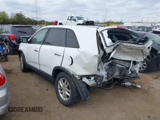 2014 Kia Sorento LX with VIN 5XYKTCA62EG500604, listed as a IAAI auction lot 40404770 with 1 mi miles. Bid and sale history available at carsss.com. Image 3.