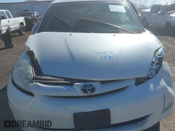 2008 Toyota Sienna XLE with VIN 5TDZK22C78S204839, listed as a IAAI auction lot 41759721 with 238,000 mi miles. Bid and sale history available at carsss.com. Image 12.