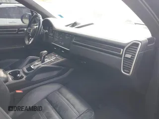 2019 Porsche Cayenne S z VIN WP1AB2AYXKDA62661, wystawiony jako IAAI lot #41622201 z przebiegiem 66 848 mil mil oraz . Historia ofert i sprzedaży dostępna na DreamBid. Obrazek 5.