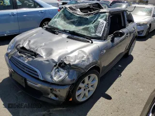 2003 MINI Hardtop S z VIN WMWRE334X3TD72621, wystawiony jako Copart lot #56535254 z przebiegiem Nie podano mil oraz Szkoda całkowita • Salvage title. Historia ofert i sprzedaży dostępna na DreamBid. Obrazek 1.