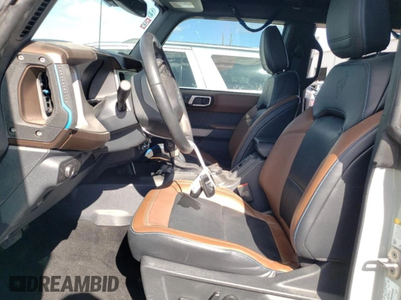 2022 Ford Bronco z VIN 1FMEE5BP9NLB91319, wystawiony jako Copart lot #51629745 z przebiegiem 20 508 mil mil oraz Szkoda całkowita • Salvage title. Historia ofert i sprzedaży dostępna na DreamBid. Obrazek 7.