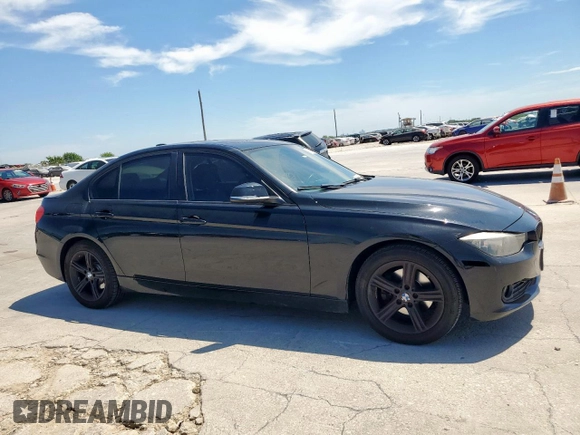 2013 BMW 3 Series 320i xDrive z VIN WBA3C3C55DF981519, wystawiony jako Copart lot #66619515 z przebiegiem 139 962 mil mil oraz Czysty tytuł • Clean title. Historia ofert i sprzedaży dostępna na DreamBid. Obrazek 4.