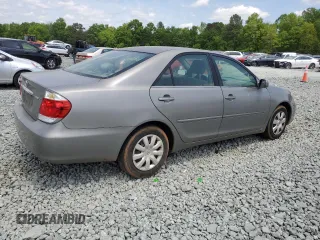 2005 Toyota Camry STD z VIN 4T1BE32K25U594905, wystawiony jako Copart lot #55049485 z przebiegiem 248 289 mil mil oraz Czysty tytuł • Clean title. Historia ofert i sprzedaży dostępna na DreamBid. Obrazek 3.