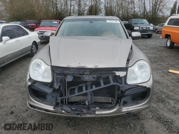 2005 Porsche Cayenne Turbo z VIN WP1AC29P75LA90100, wystawiony jako Copart lot #74377104 z przebiegiem 209 034 mil mil oraz Szkoda całkowita • Salvage title. Historia ofert i sprzedaży dostępna na DreamBid. Obrazek 5.