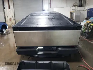 2024 Tesla Cybertruck с VIN 7G2CEHED2RA025693, выставлен на аукционе Copart как лот 45351295 с пробегом 11 786 миль миль и Списание • Salvage title. История ставок и продаж доступна на DreamBid. Изображение 6.