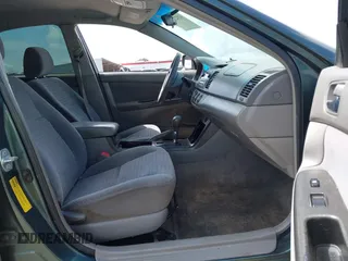 2005 Toyota Camry LE z VIN 4T1BE30K25U398675, wystawiony jako IAAI lot #41923096 z przebiegiem 174 453 mil mil oraz . Historia ofert i sprzedaży dostępna na DreamBid. Obrazek 5.