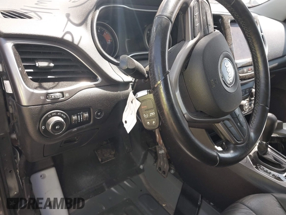 2019 Jeep Cherokee Limited z VIN 1C4PJMDX5KD250730, wystawiony jako IAAI lot #42072064 z przebiegiem 71 183 mil mil oraz . Historia ofert i sprzedaży dostępna na DreamBid. Obrazek 11.