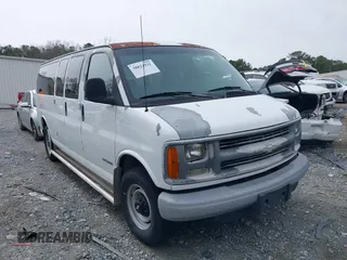 2002 Chevrolet Express with VIN 1GAHG39R921177847, listed as a IAAI auction lot 38822931 with 48,275 mi miles. Bid and sale history available at carsss.com. Image 1.