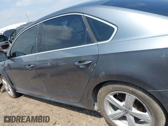 2013 Volkswagen Passat SE z VIN 1VWBH7A32DC011750, wystawiony jako IAAI lot #42199020 z przebiegiem 155 806 mil mil oraz . Historia ofert i sprzedaży dostępna na DreamBid. Obrazek 14.