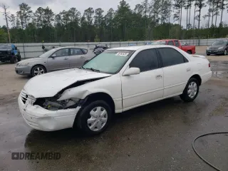 1999 Toyota Camry LE z VIN 4T1BG22KXXU900479, wystawiony jako Copart lot #50782835 z przebiegiem 202 779 mil mil oraz Szkoda całkowita • Salvage title. Historia ofert i sprzedaży dostępna na DreamBid. Obrazek 1.