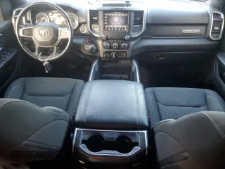 2021 Ram 1500 Big Horn z VIN 1C6RREBT3MN811115, wystawiony jako Copart lot #85312554 z przebiegiem 70 823 mil mil oraz Szkoda całkowita • Salvage title. Historia ofert i sprzedaży dostępna na DreamBid. Obrazek 8.