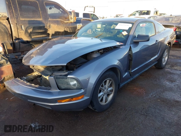 2007 Ford Mustang Deluxe z VIN 1ZVFT80N975302845, wystawiony jako IAAI lot #41615150 z przebiegiem Nie podano mil oraz . Historia ofert i sprzedaży dostępna na DreamBid. Obrazek 18.