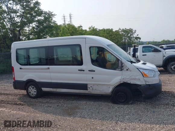 2019 Ford Transit Passenger XL z VIN 1FBAX2CM8KKA31115, wystawiony jako IAAI lot #42366286 z przebiegiem 222 359 mil mil oraz . Historia ofert i sprzedaży dostępna na DreamBid. Obrazek 13.