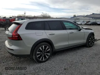 2021 Volvo V60 z VIN YV4102WK5M1068137, wystawiony jako Copart lot #43039304 z przebiegiem 46 349 mil mil oraz . Historia ofert i sprzedaży dostępna na DreamBid. Obrazek 3.