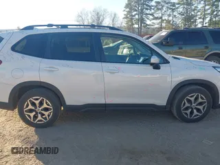 2019 Subaru Forester Premium with VIN JF2SKAEC2KH521416, listed as a IAAI auction lot 41392632 with 101,052 mi miles. Bid and sale history available at carsss.com. Image 13.