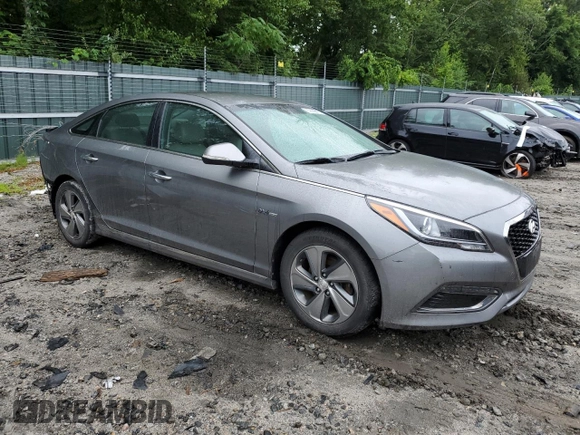 2017 Hyundai Sonata Hybrid Limited with VIN KMHE34L1XHA057588, listed as a Copart auction lot 62630693 with 95,634 mi miles. Bid and sale history available at carsss.com. Image 4.
