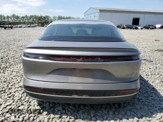 2023 Lucid Air Grand Touring z VIN 50EA1GBA9PA003155, wystawiony jako Copart lot #55441165 z przebiegiem 6 078 mil mil oraz Szkoda całkowita • Salvage title. Historia ofert i sprzedaży dostępna na DreamBid. Obrazek 6.