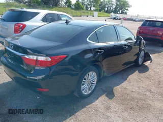 2013 Lexus ES 250 z VIN JTHBK1GG7D2077209, wystawiony jako IAAI lot #42435416 z przebiegiem 60 452 mil mil oraz . Historia ofert i sprzedaży dostępna na DreamBid. Obrazek 4.