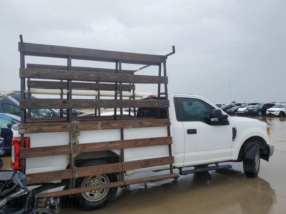 2017 Ford F-250 XL with VIN 1FTBF2A66HEE73860, listed as a Copart auction lot 66286994 with 243,510 mi miles and Clean title. Bid and sale history available at DreamBid. Image 3.