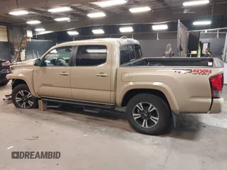 2016 Toyota Tacoma SR with VIN 5TFCZ5AN4GX033255, listed as a IAAI auction lot 41920633 with 71,681 mi miles and . Bid and sale history available at carsss.com. Image 14.
