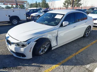 2018 BMW 3 Series 330i with VIN WBA8B9G58JNU96623, listed as a IAAI auction lot 41121819 with 1 mi miles. Bid and sale history available at carsss.com. Image 17.