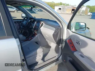 2005 Toyota Highlander z VIN JTEEP21A250076407, wystawiony jako IAAI lot #42050850 z przebiegiem 144 143 mil mil oraz . Historia ofert i sprzedaży dostępna na DreamBid. Obrazek 5.