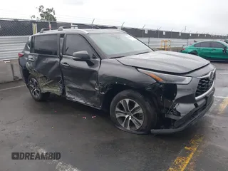2023 Toyota Highlander L z VIN 5TDKDRBH2PS005597, wystawiony jako IAAI lot #41766869 z przebiegiem 41 663 mil mil oraz . Historia ofert i sprzedaży dostępna na DreamBid. Obrazek 1.