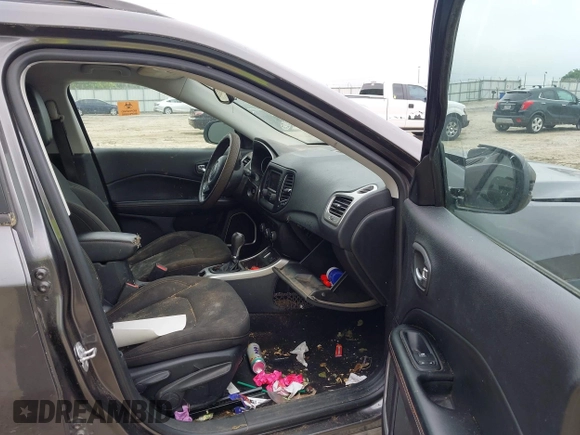 2018 Jeep Compass Sport with VIN 3C4NJCAB0JT335333, listed as a IAAI auction lot 42231636 with Not provided miles and . Bid and sale history available at DreamBid. Image 5.