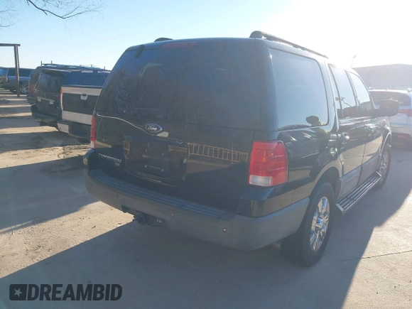 2006 Ford Expedition Special Service with VIN 1FMPU15566LA84616, listed as a IAAI auction lot 41303202 with 372,508 mi miles. Bid and sale history available at carsss.com. Image 4.