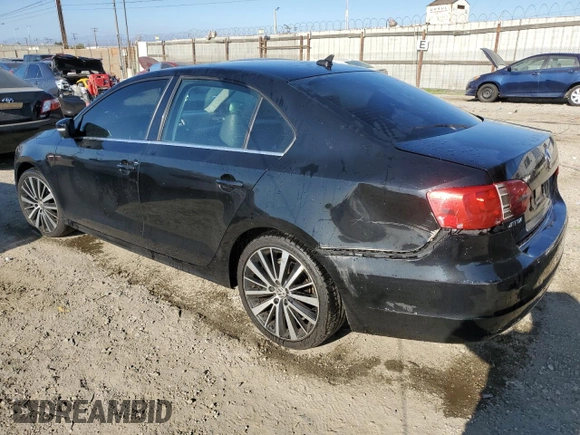2014 Volkswagen Jetta SE z VIN 3VWD17AJXEM374051, wystawiony jako Copart lot #50261485 z przebiegiem 138 282 mil mil oraz Szkoda całkowita • Salvage title. Historia ofert i sprzedaży dostępna na DreamBid. Obrazek 2.