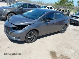 2024 Nissan Versa SR z VIN 3N1CN8FV9RL865083, wystawiony jako IAAI lot #42193458 z przebiegiem 5 774 mil mil oraz . Historia ofert i sprzedaży dostępna na DreamBid. Obrazek 17.