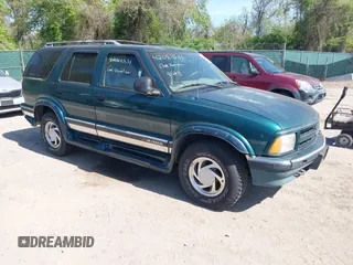 1997 Chevrolet Blazer LS z VIN 1GNDT13WXV2175468, wystawiony jako IAAI lot #42081531 z przebiegiem 148 858 mil mil oraz . Historia ofert i sprzedaży dostępna na DreamBid. Obrazek 1.