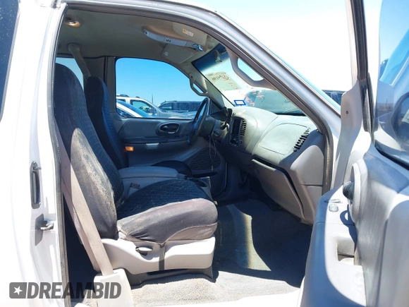2001 Ford F-150 XL z VIN 2FTZX07221CA22859, wystawiony jako IAAI lot #42375196 z przebiegiem Nie podano mil oraz . Historia ofert i sprzedaży dostępna na DreamBid. Obrazek 5.