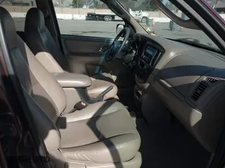 2001 Mazda Tribute LX with VIN 4F2YU08131KM39817, listed as a IAAI auction lot 41678877 with 210,715 mi miles. Bid and sale history available at carsss.com. Image 5.