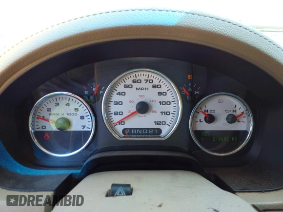 2005 Ford F-150 XLT с VIN 1FTPW12575KF03371, выставлен на аукционе IAAI как лот 41577250 с пробегом 218 892 миль миль и . История ставок и продаж доступна на DreamBid. Изображение 7.