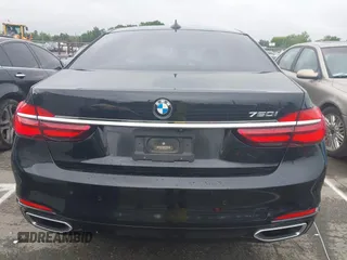 2018 BMW 7 Series 750i z VIN WBA7F0C59JGM23945, wystawiony jako IAAI lot #42236737 z przebiegiem 65 576 mil mil oraz . Historia ofert i sprzedaży dostępna na DreamBid. Obrazek 16.