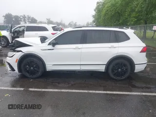 2022 Volkswagen Tiguan SE R-Line Black with VIN 3VV8B7AX6NM027050, listed as a IAAI auction lot 42463714 with 45,303 mi miles and . Bid and sale history available at DreamBid. Image 14.