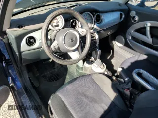 2006 MINI Hardtop z VIN WMWRC33566TJ79138, wystawiony jako Copart lot #49015335 z przebiegiem 189 928 mil mil oraz Czysty tytuł • Clean title. Historia ofert i sprzedaży dostępna na DreamBid. Obrazek 8.