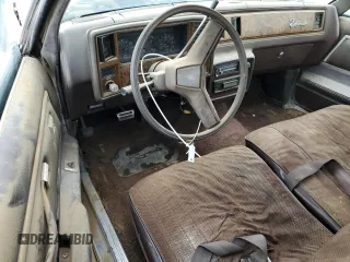 1984 Chevrolet El Camino z VIN 1GCCW80H5ER121402, wystawiony jako Copart lot #45208185 z przebiegiem 1 617 mil mil oraz Czysty tytuł • Clean title. Historia ofert i sprzedaży dostępna na DreamBid. Obrazek 8.