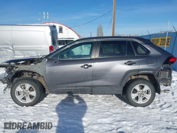 2021 Toyota RAV4 XLE with VIN 2T3P1RFV0MC244186, listed as a IAAI auction lot 41557771 with 33,205 mi miles and . Bid and sale history available at DreamBid. Image 15.