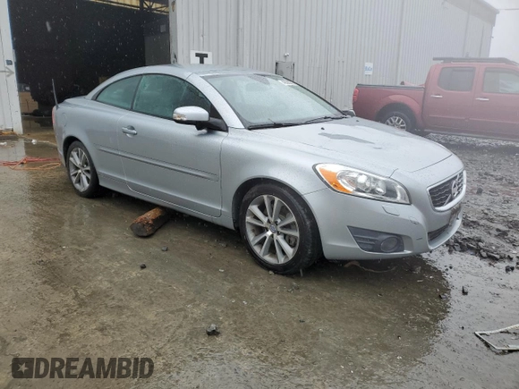 2011 Volvo C70 T5 with VIN YV1672MC7BJ109858, listed as a Copart auction lot 49588955 with 69,990 mi miles and Salvage Title. Bid and sale history available at carsss.com. Image 4.