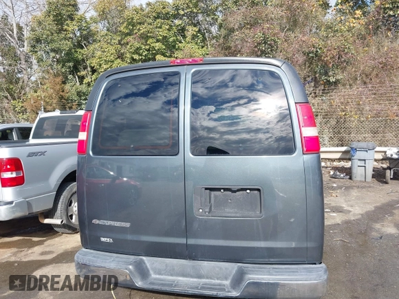 2014 Chevrolet Express Passenger LT z VIN 1GAZG1FG4E1177819, wystawiony jako IAAI lot #41422904 z przebiegiem 97 357 mil mil oraz . Historia ofert i sprzedaży dostępna na DreamBid. Obrazek 17.